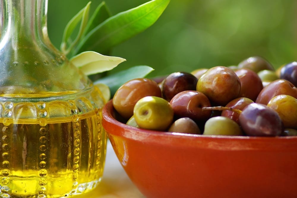 Regular Olive Oil vs Extra-Virgin Olive Oil: What's the Difference?