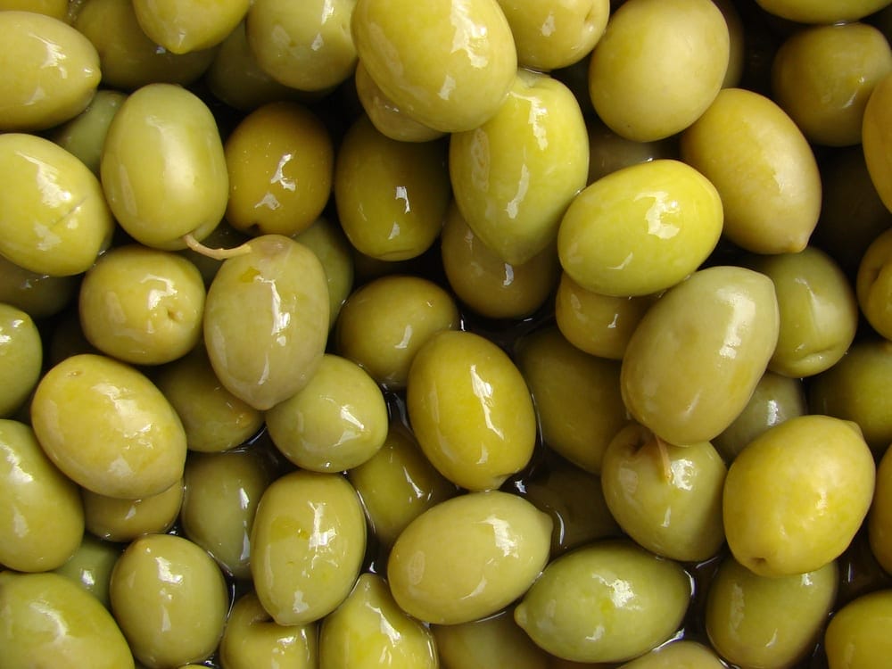 What color olives are used to make olive oil?