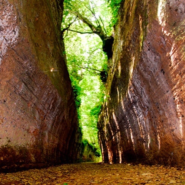 The Via Cava Sovana is a fascinating remnant of the Etruscan civilization in Tuscia, Central Italy. 