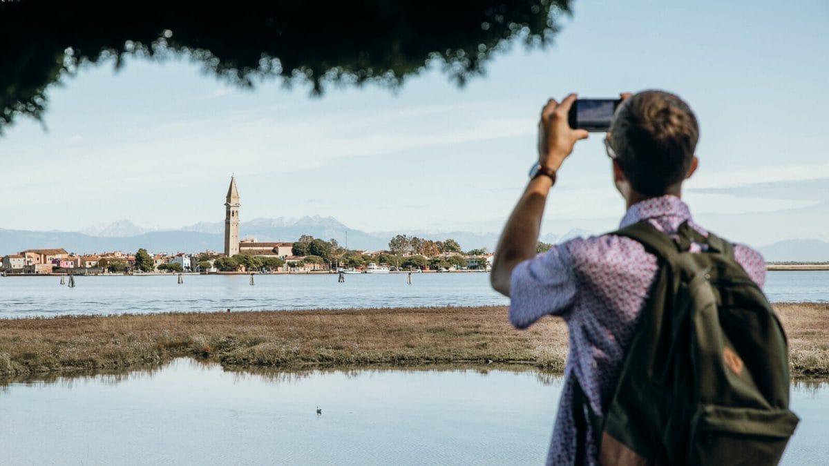 Traveler takes photo of Venice from afar across the lagoons