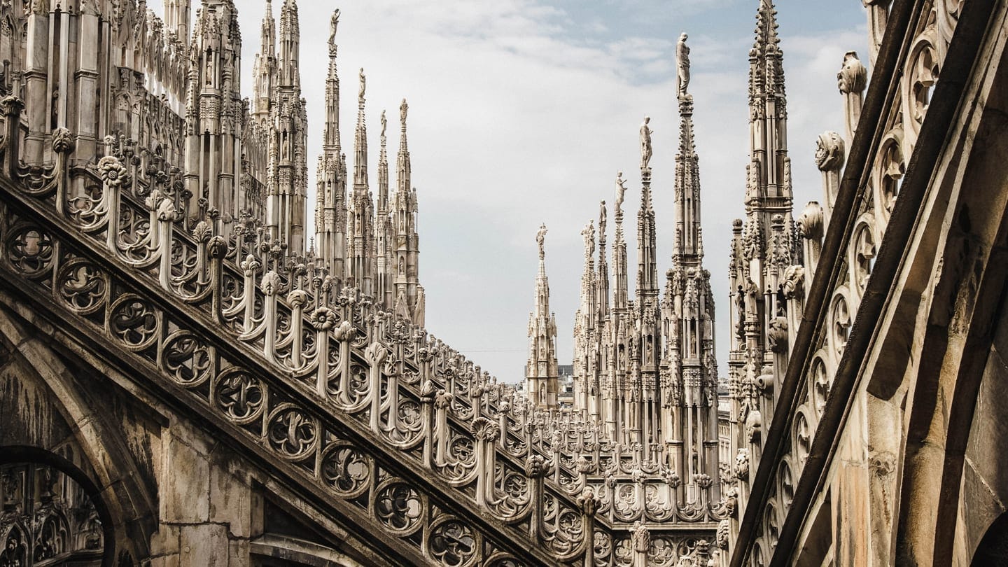 latin(?)>english] from the big cathedral in milan, italy. sorry