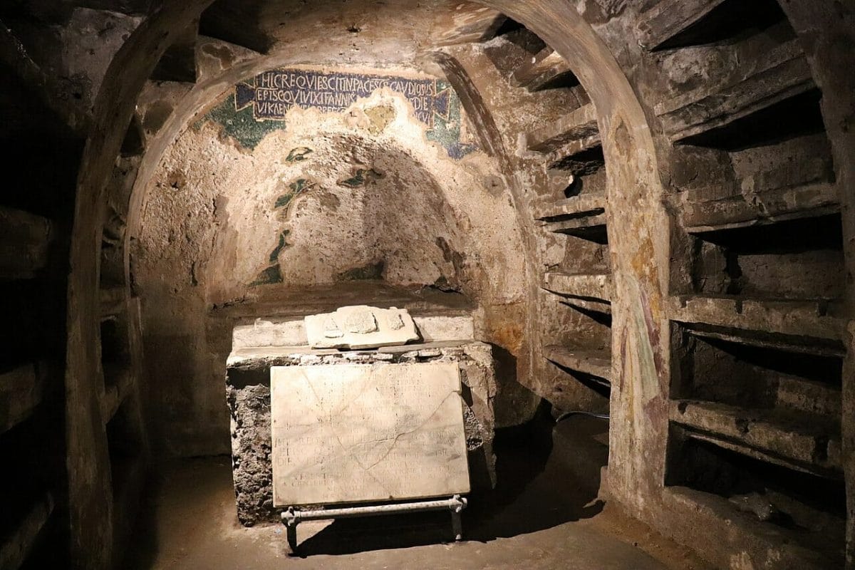 Naples underground tour with Catacombs of San Gaudioso