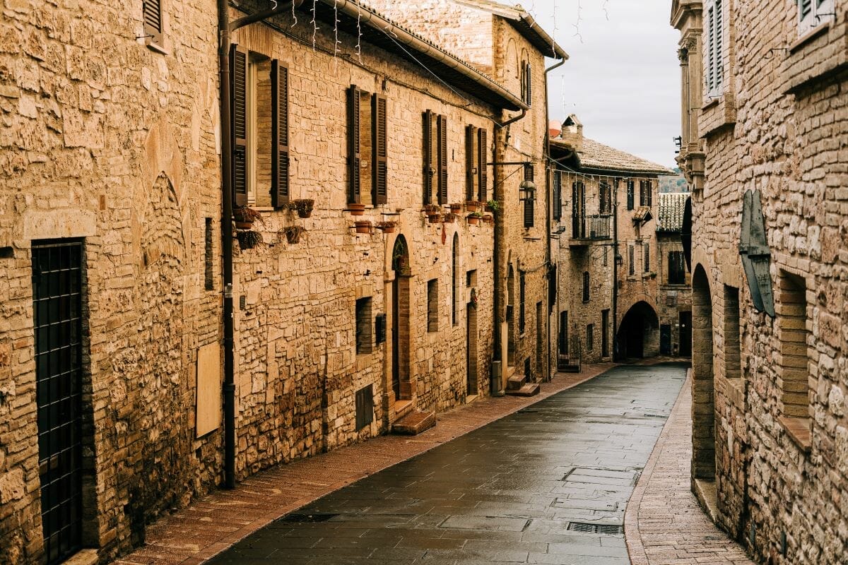 The narrow streets of Assisi, Italy