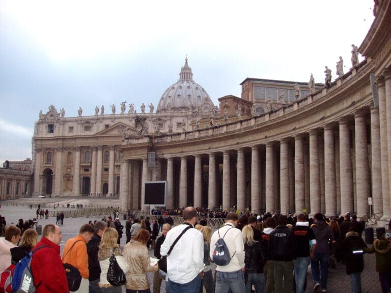 Navigating the Vatican Dress Code Dos and Don'ts Explained